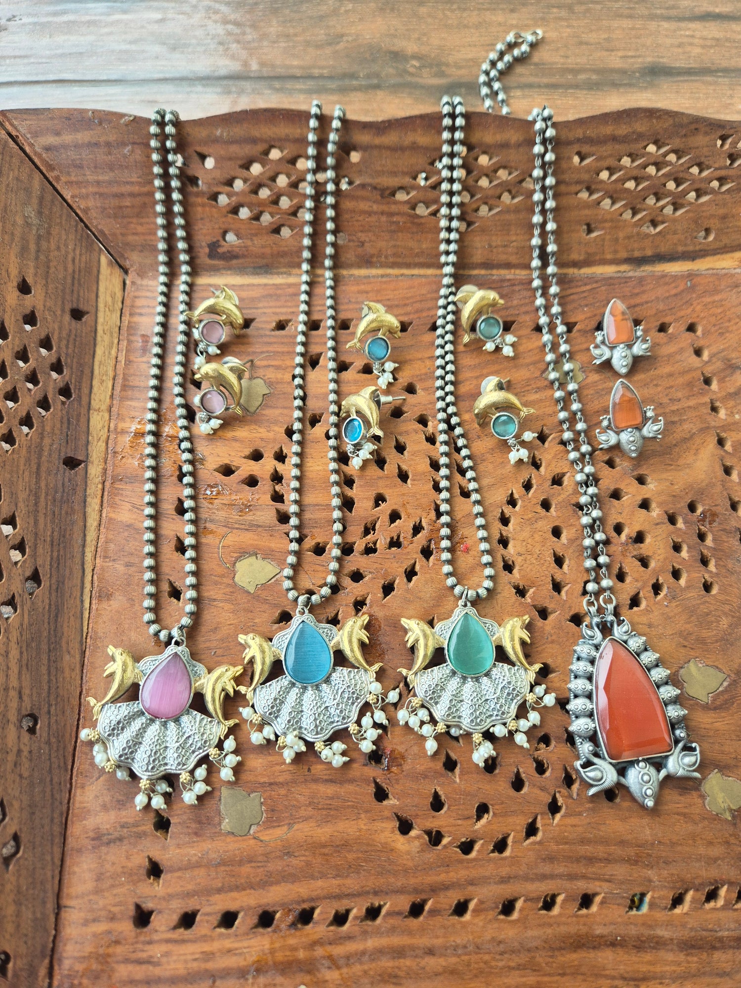 Silver replica necklace