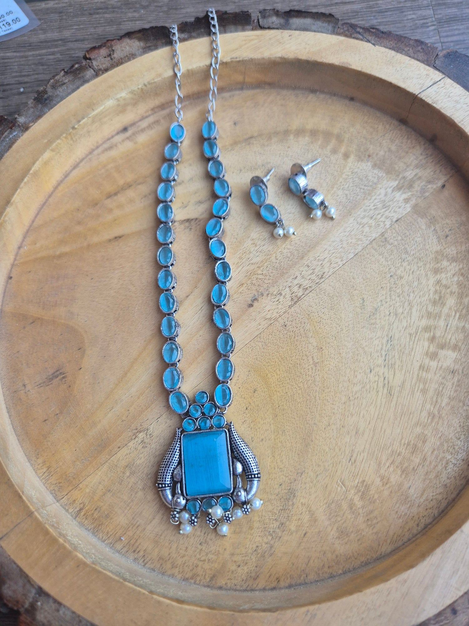Short necklace