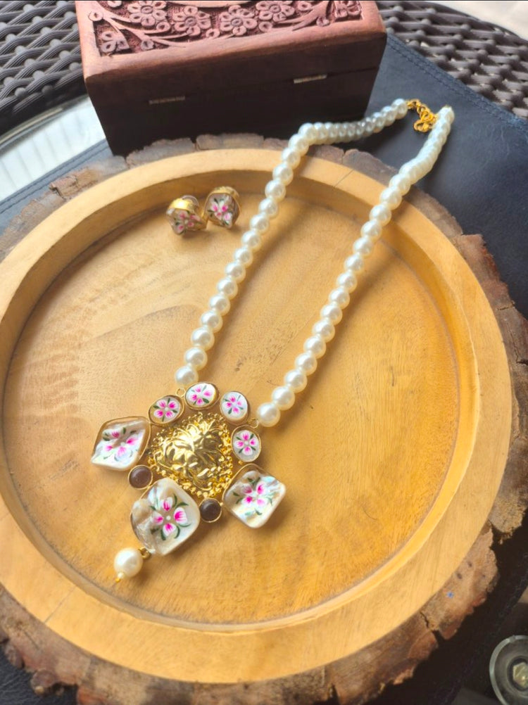 Hand painted brass necklace golden