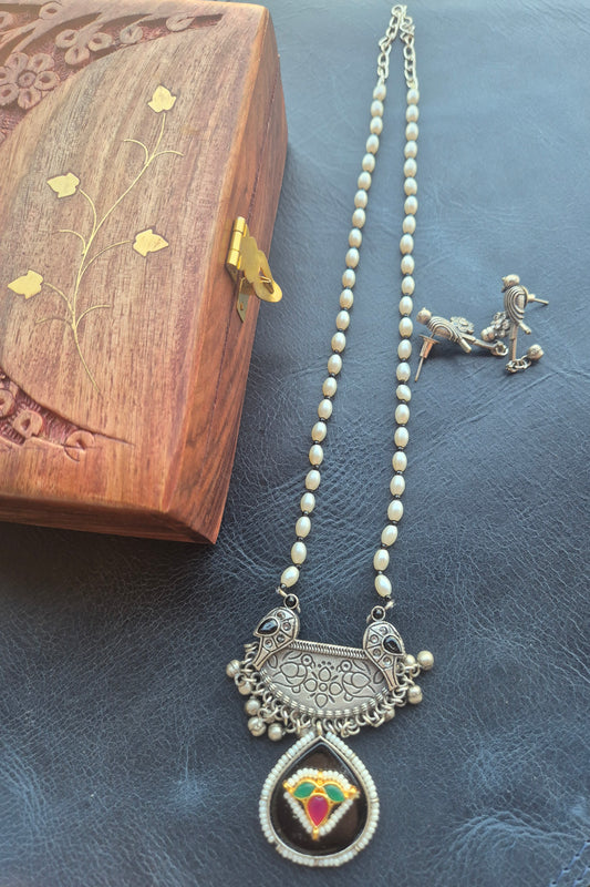 Pearl silver replica necklace