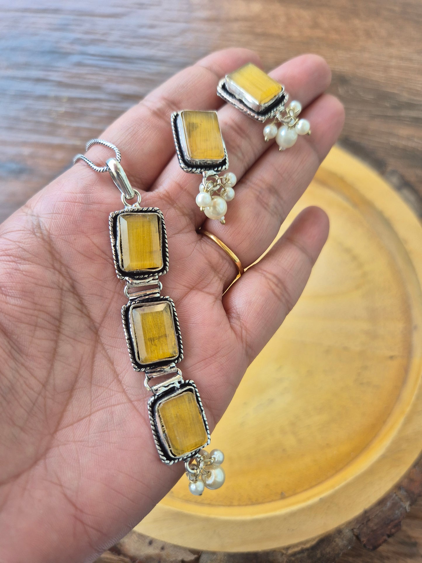 Stone necklace - yellow