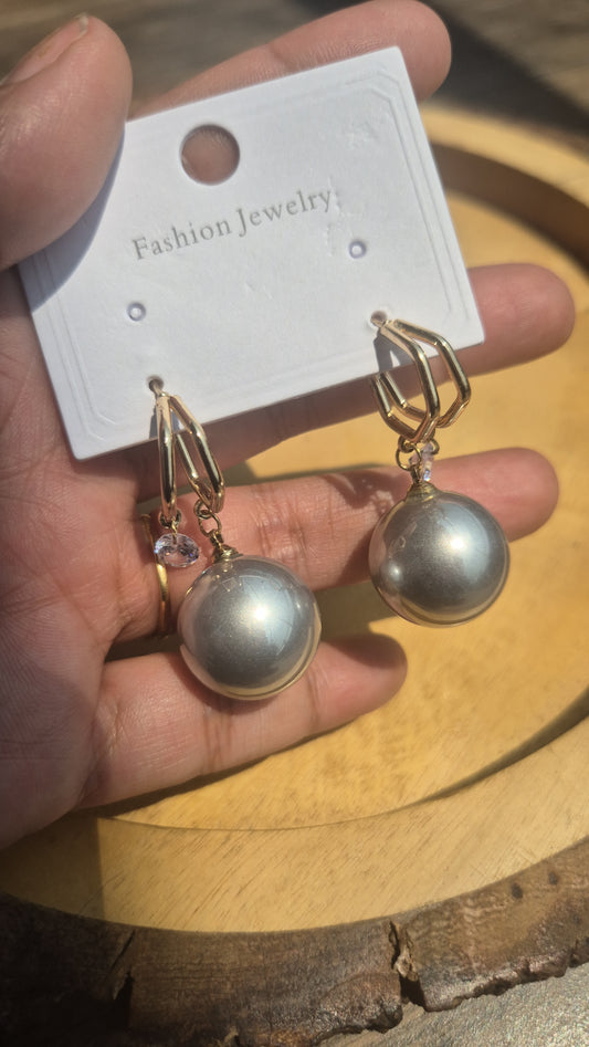Pearl earings