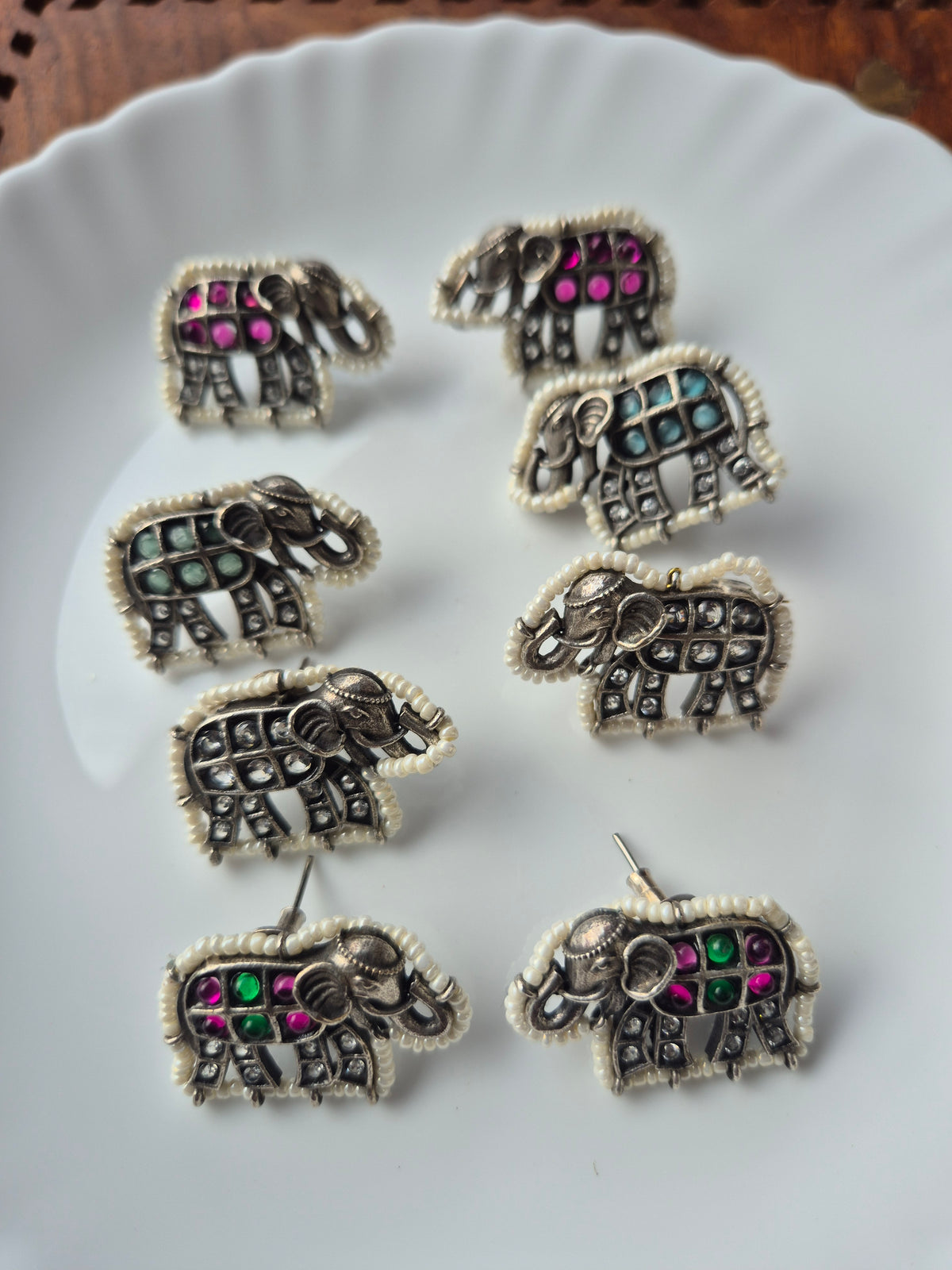 Elephant stud earings