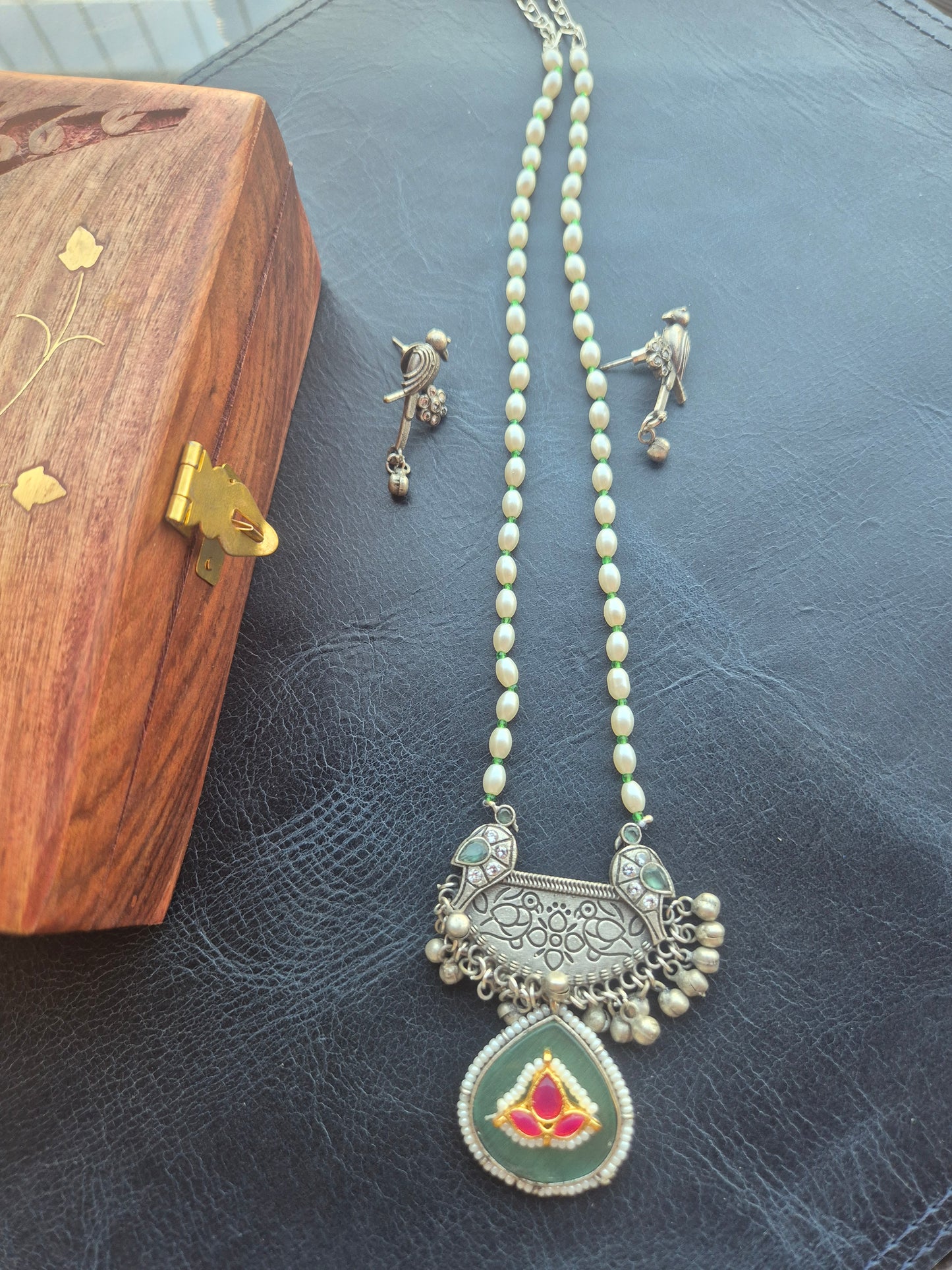 Pearl silver replica necklace
