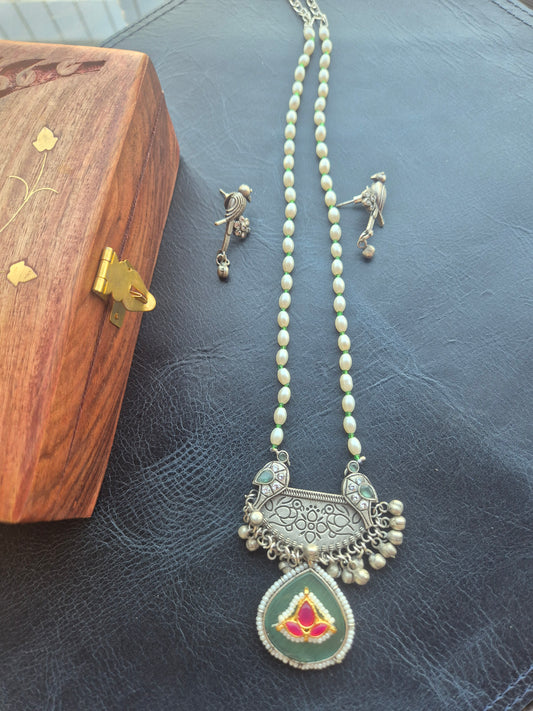 Pearl silver replica necklace