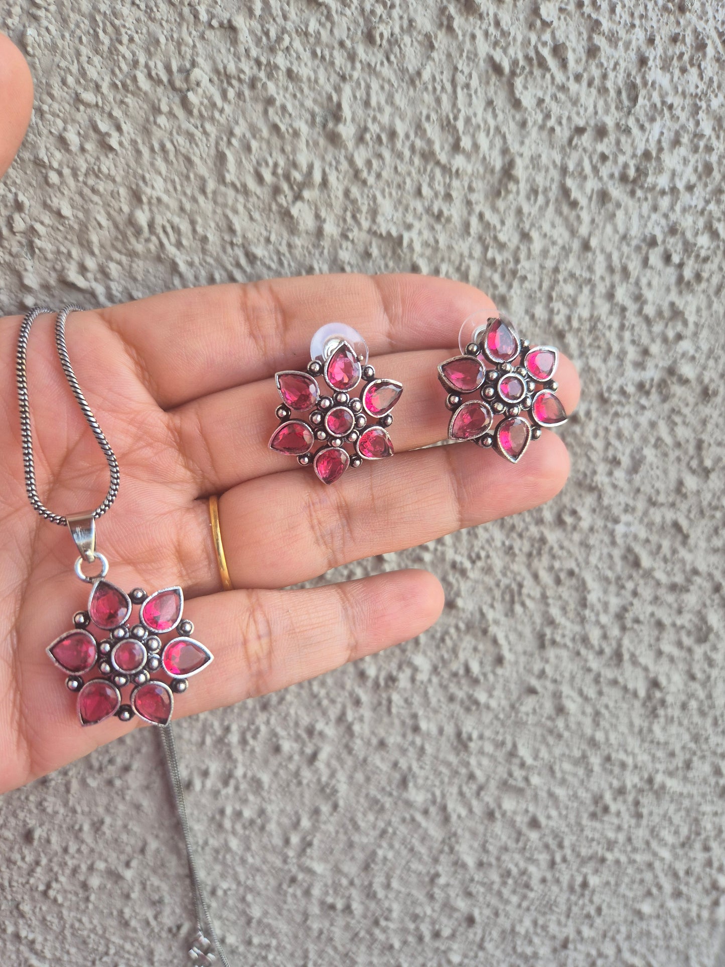 Short necklace