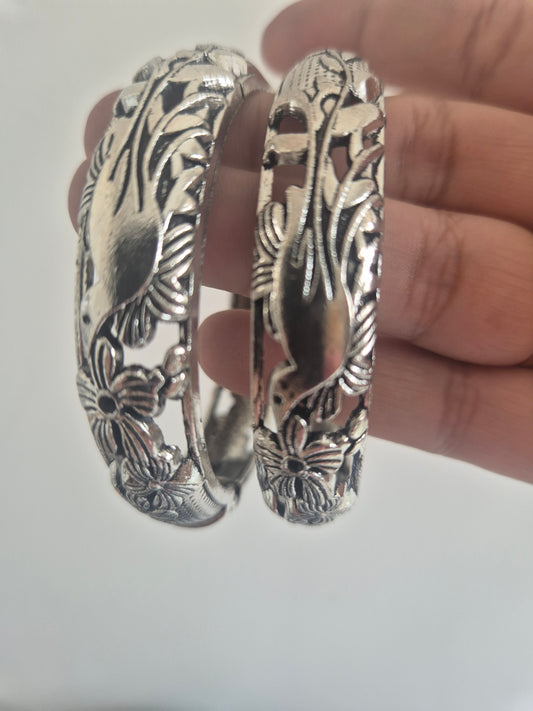 Openable bracelet