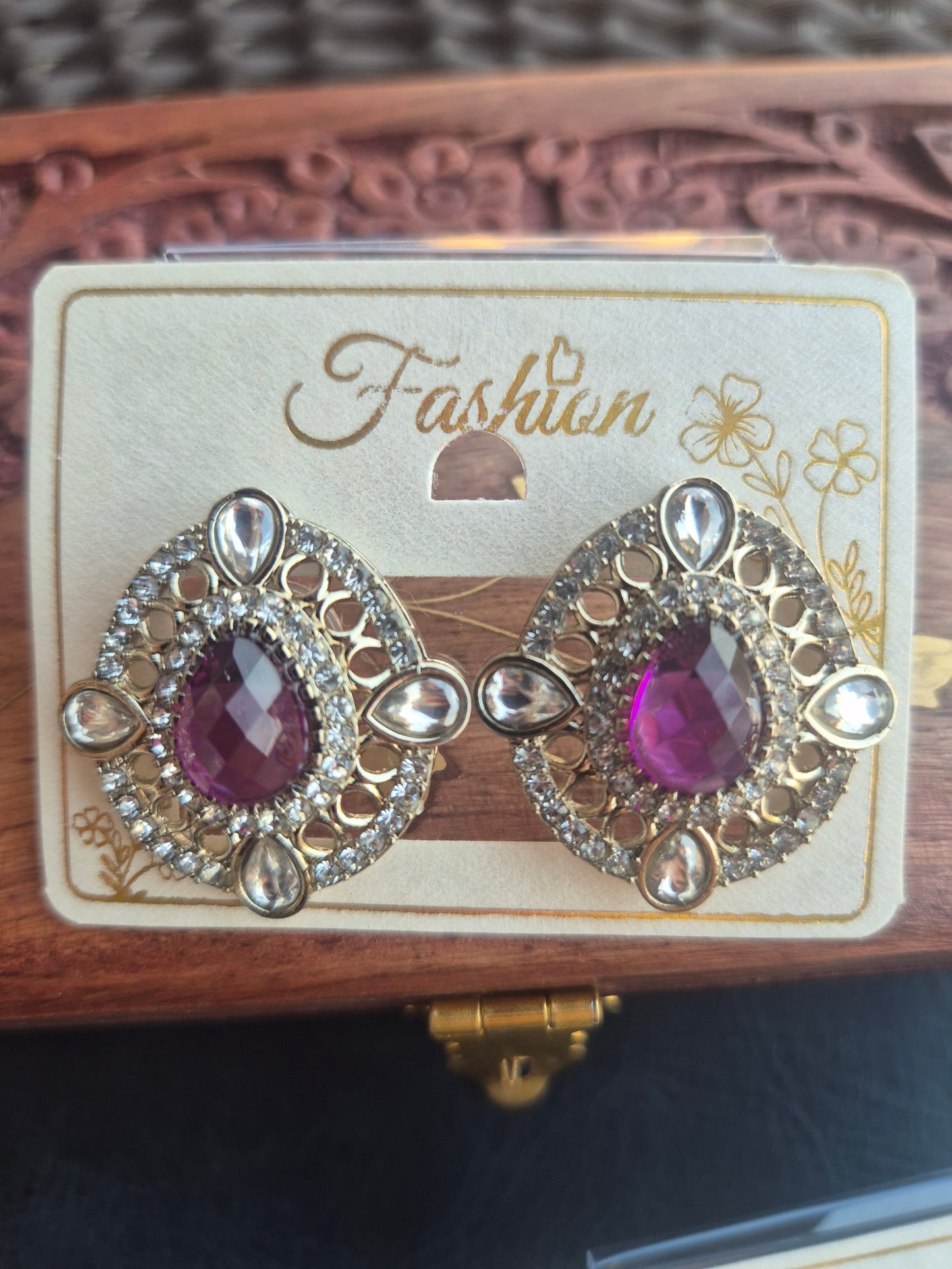 Stud earings