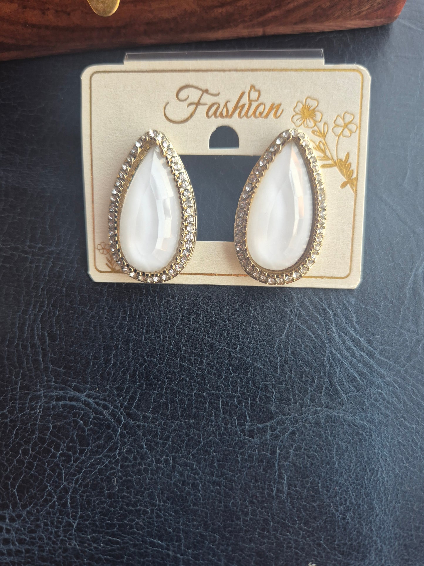 Stud earings