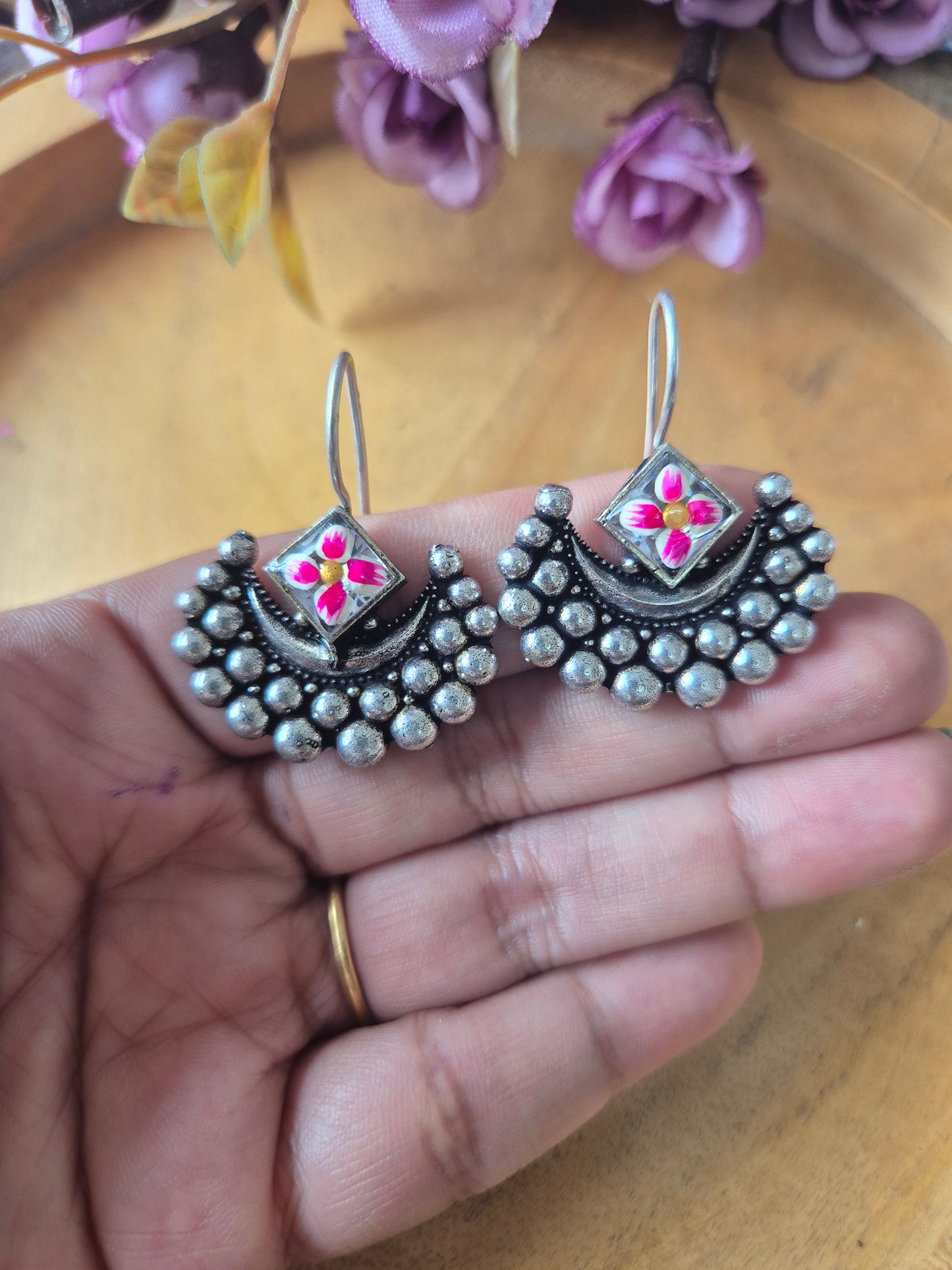 Hooks style earings