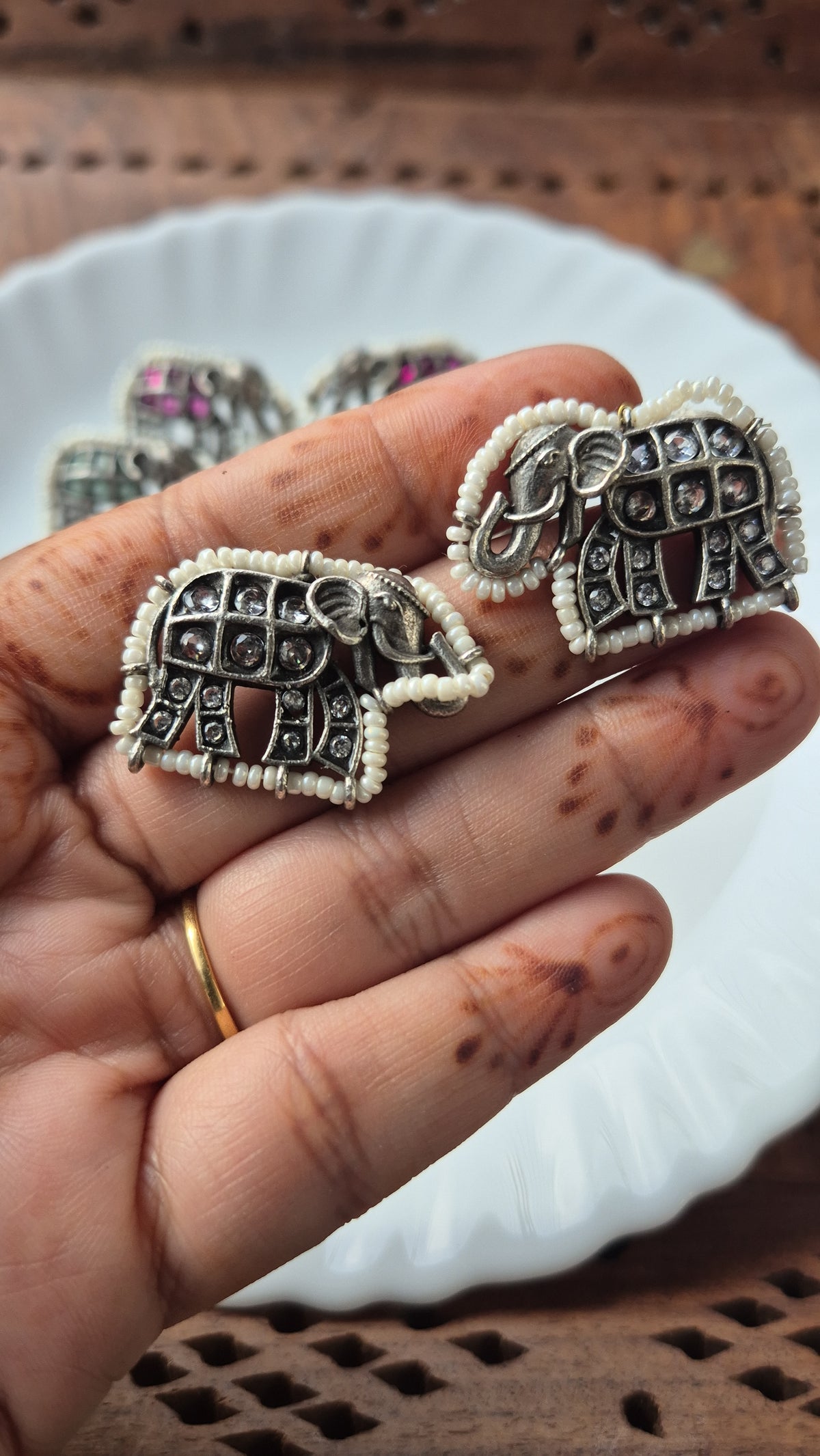 Elephant stud earings
