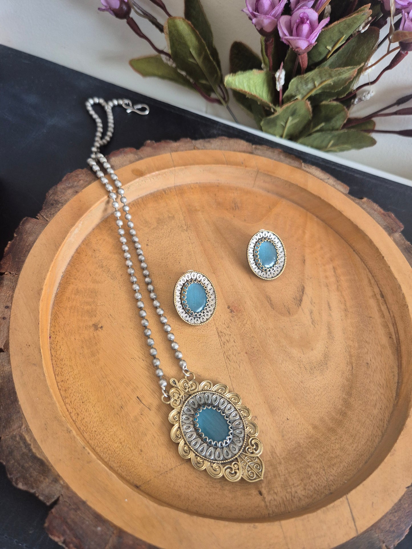 Dual tone necklace