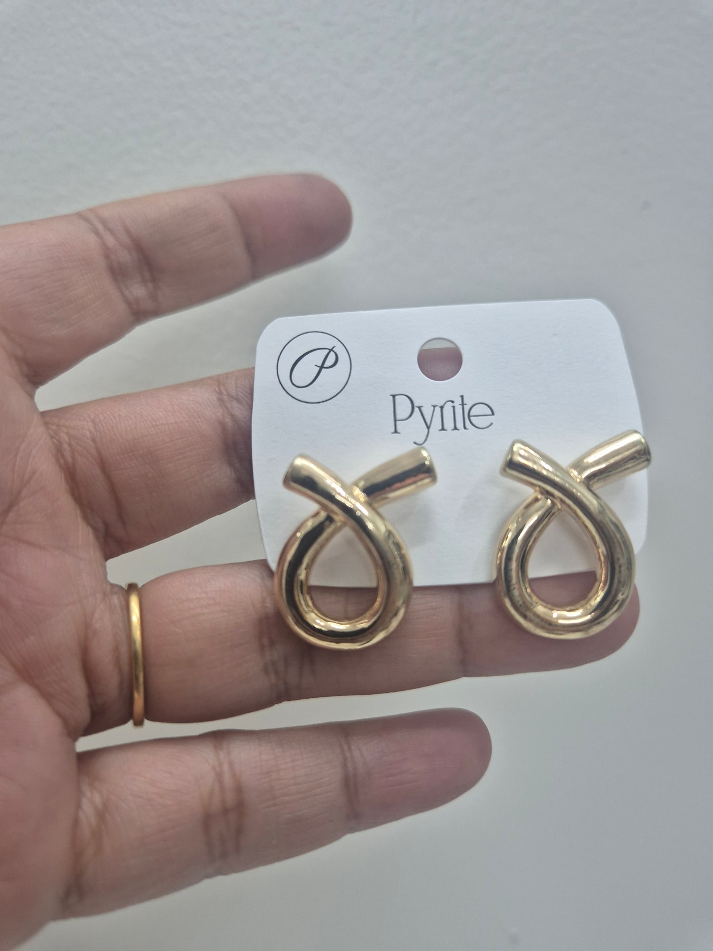 Stud earings