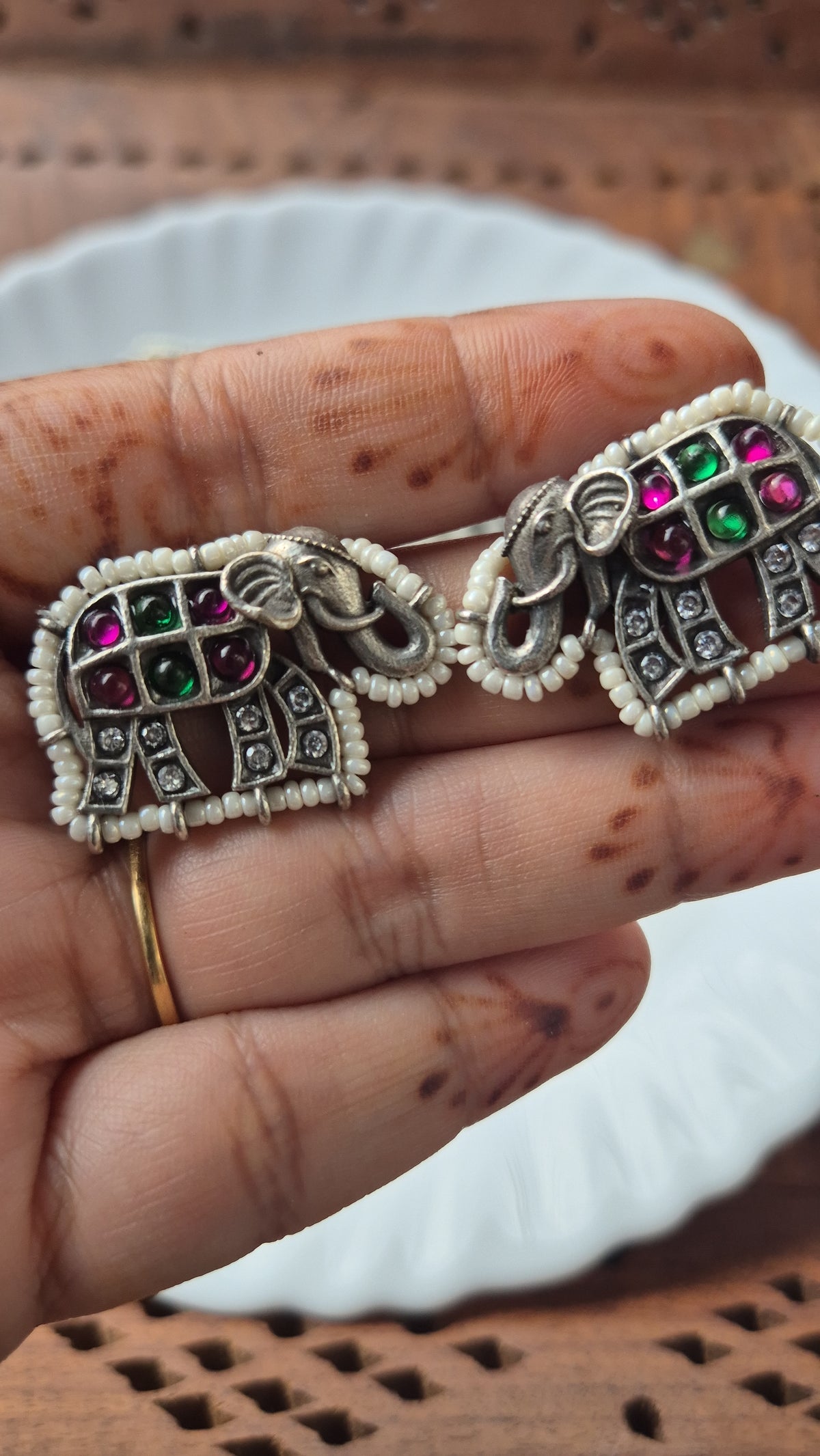 Elephant stud earings