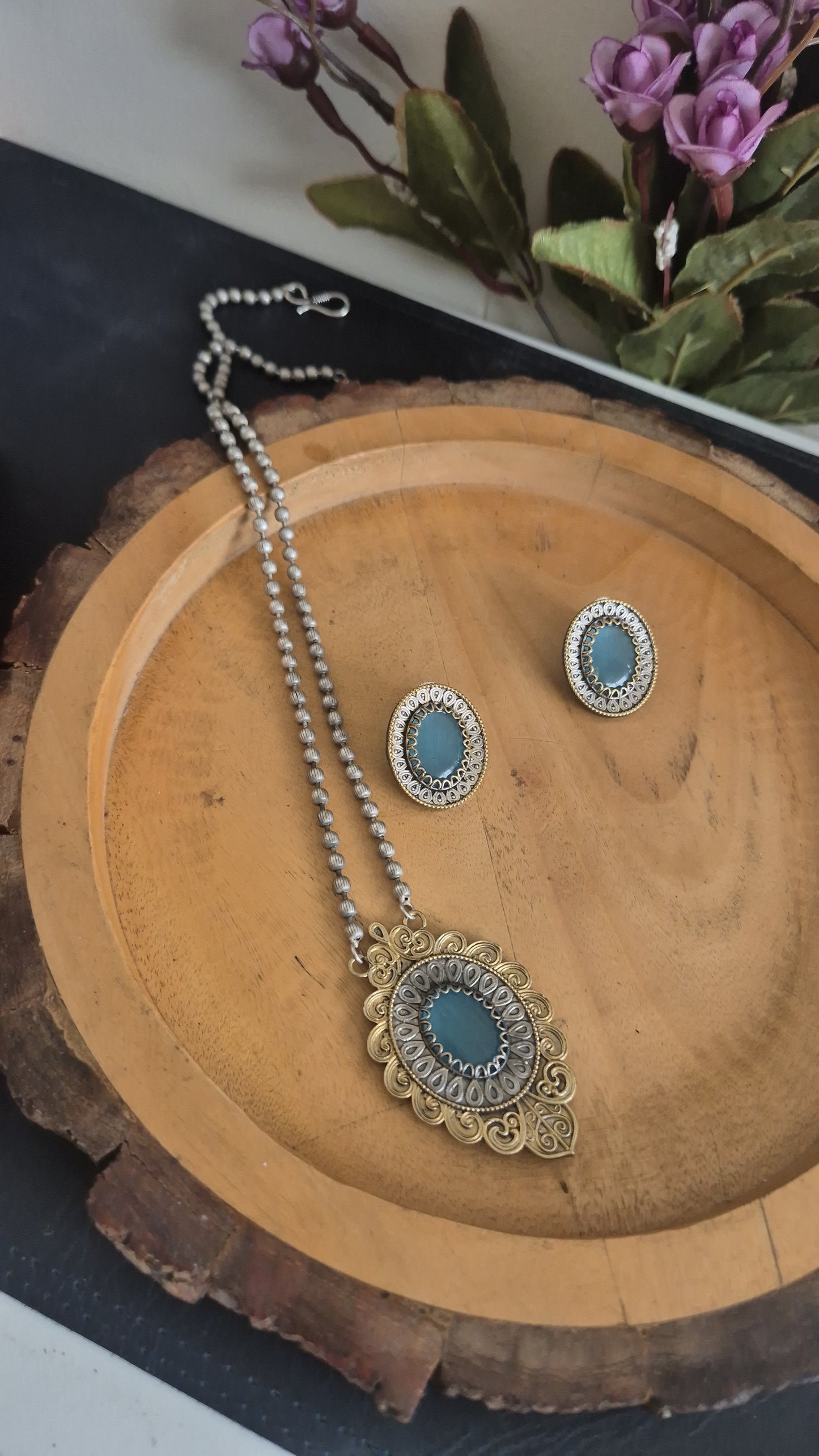 Dual tone necklace
