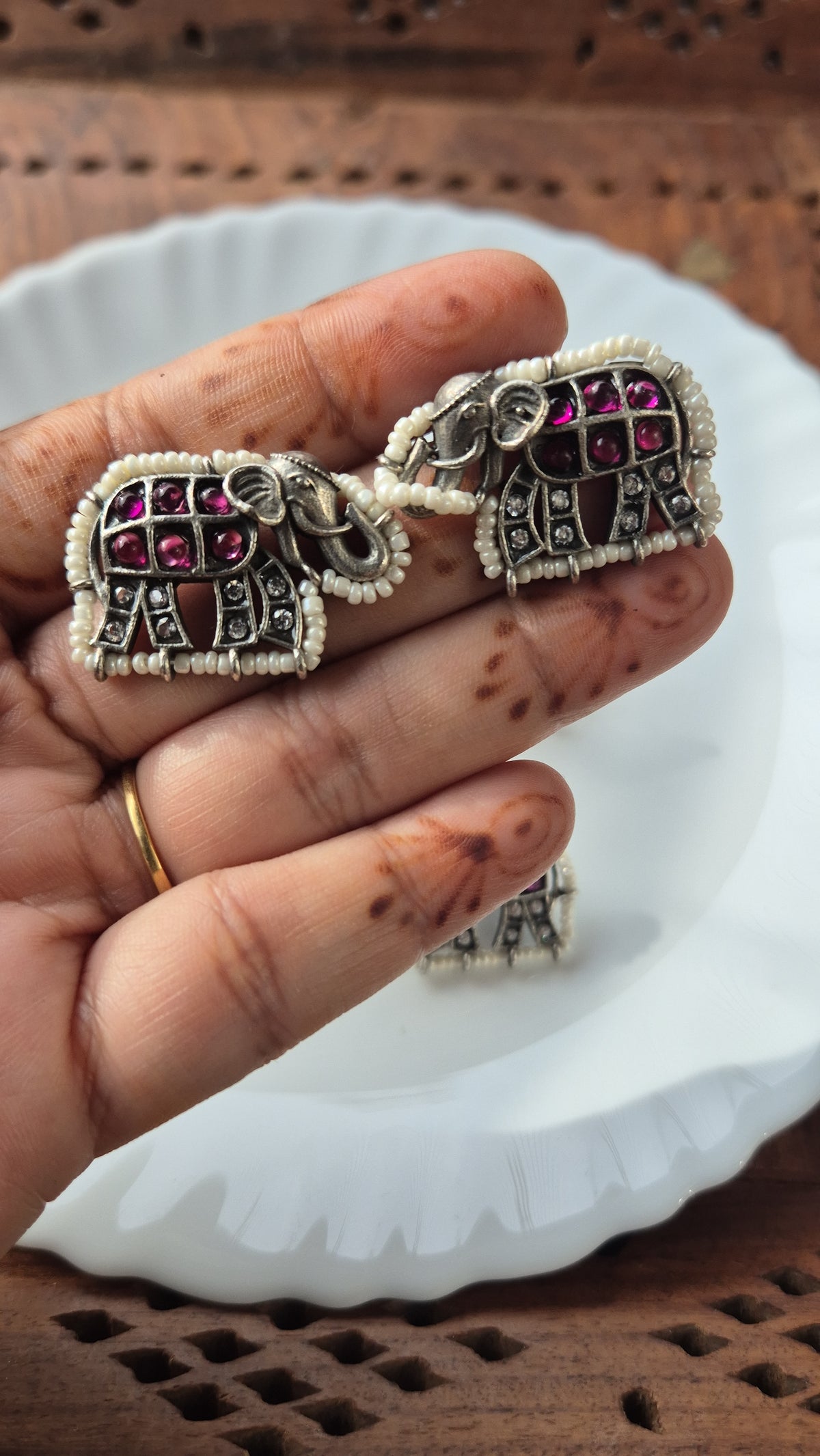 Elephant stud earings