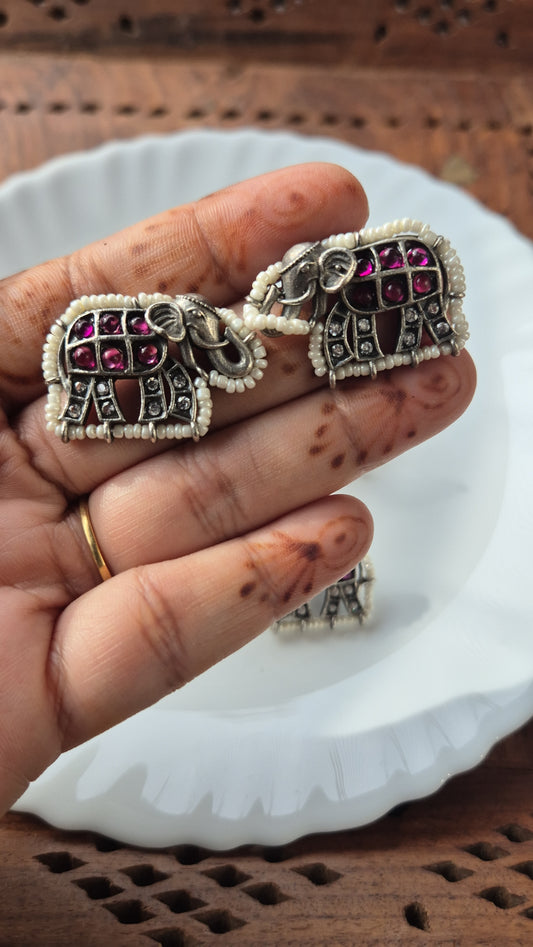 Elephant stud earings