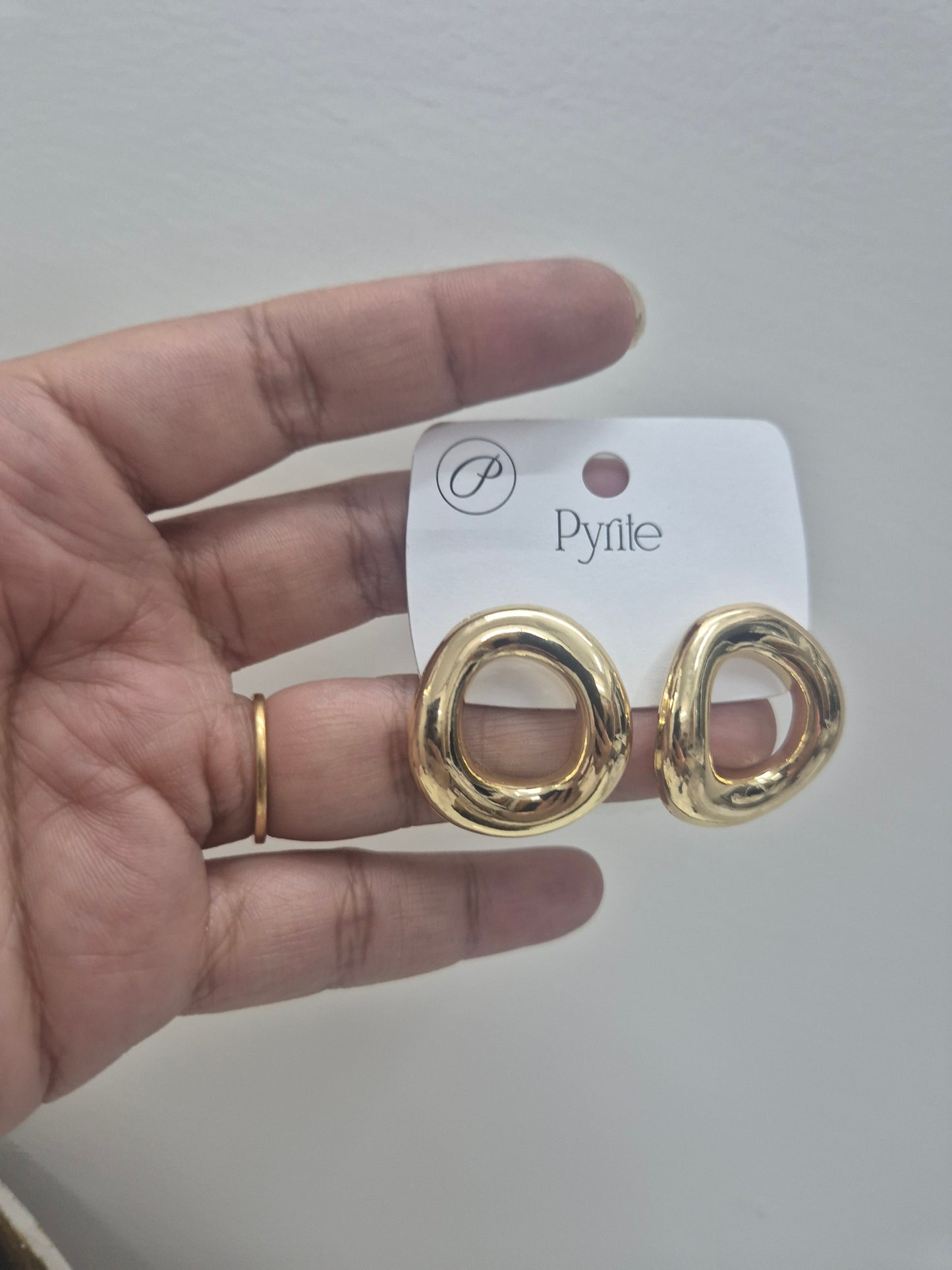 Stud earings